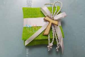 Cuscinetto verde con tau in legno