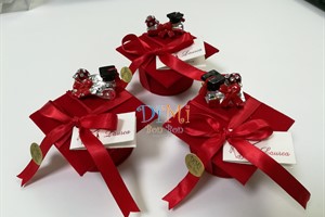 Tocco rosso con applicazioni