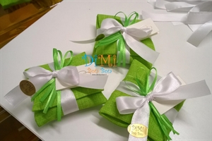Cuscinetto verde con nastro bianco