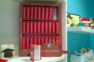 Finta libreria con libri portaconfetti